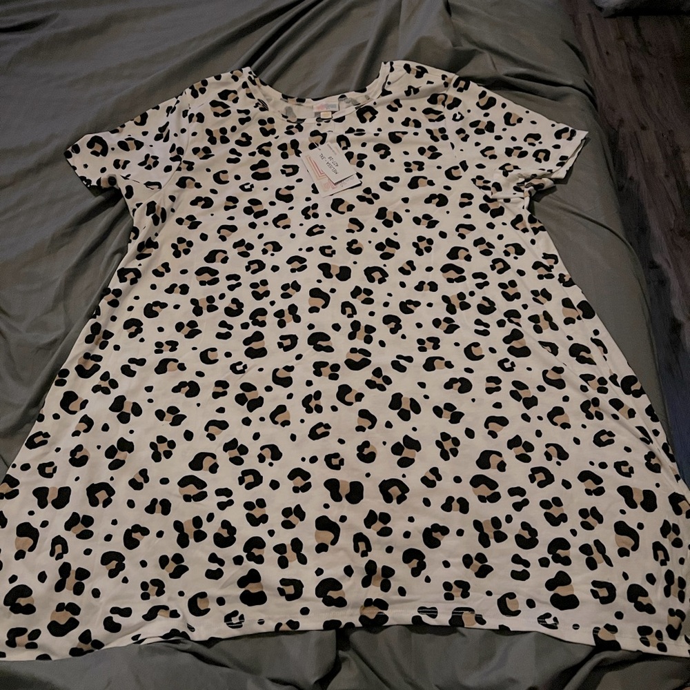 Lularoe leopard print Melissa top